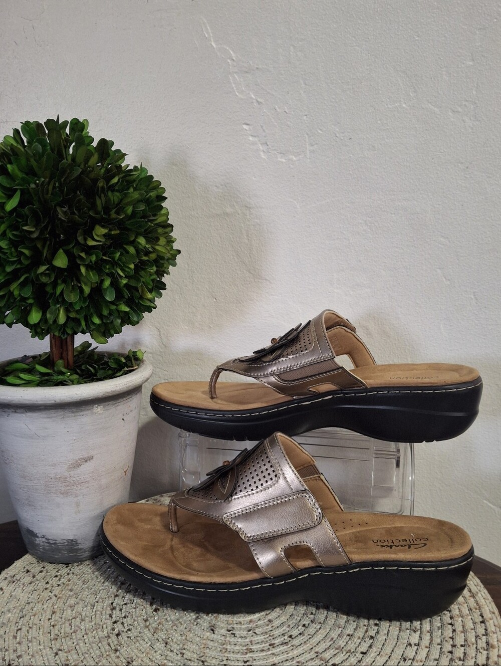 Women's Clarks Metallic Sandals - Size 11.